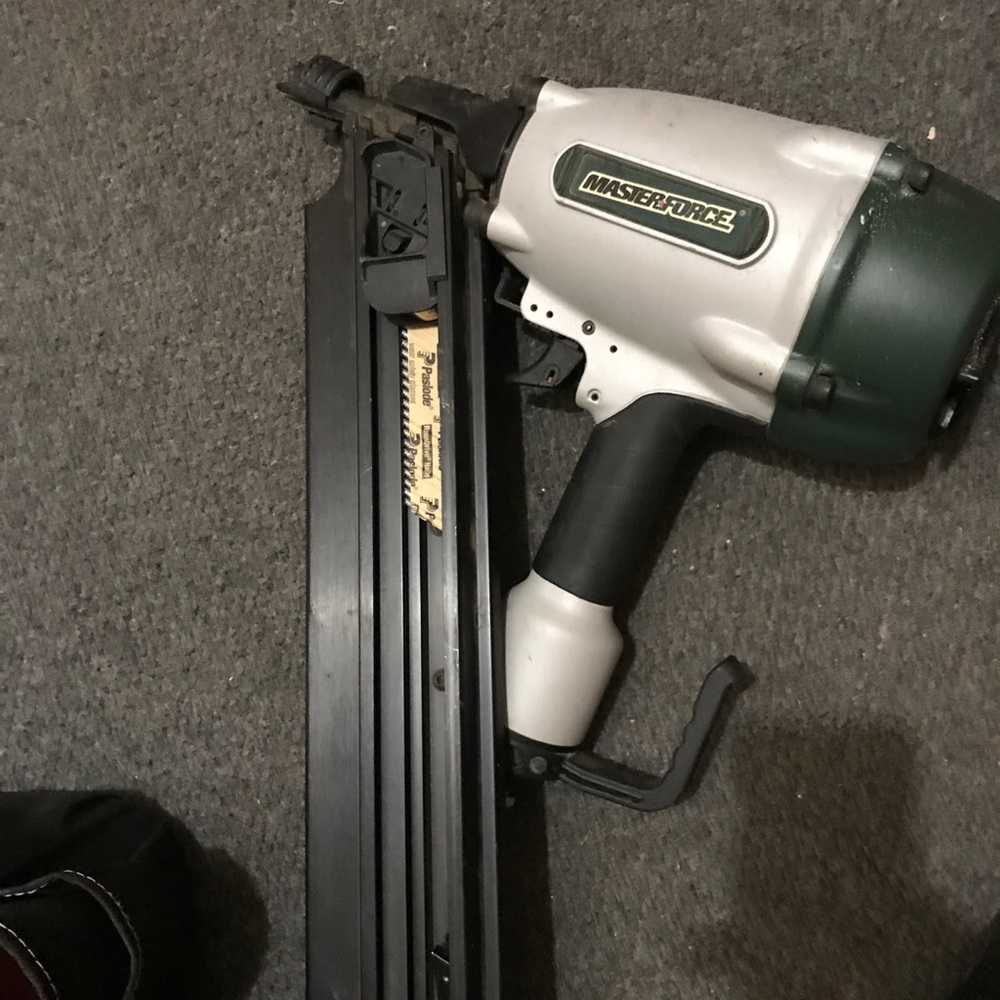 Nail gun